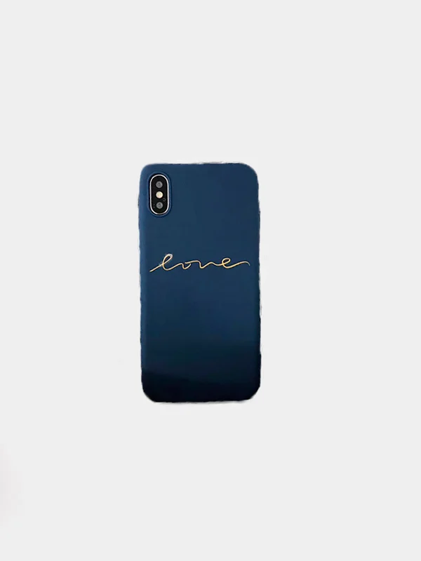 Чехол на iPhone с надписью "Love"