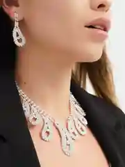 Белый свадебная бижутерия: колье и серьги
