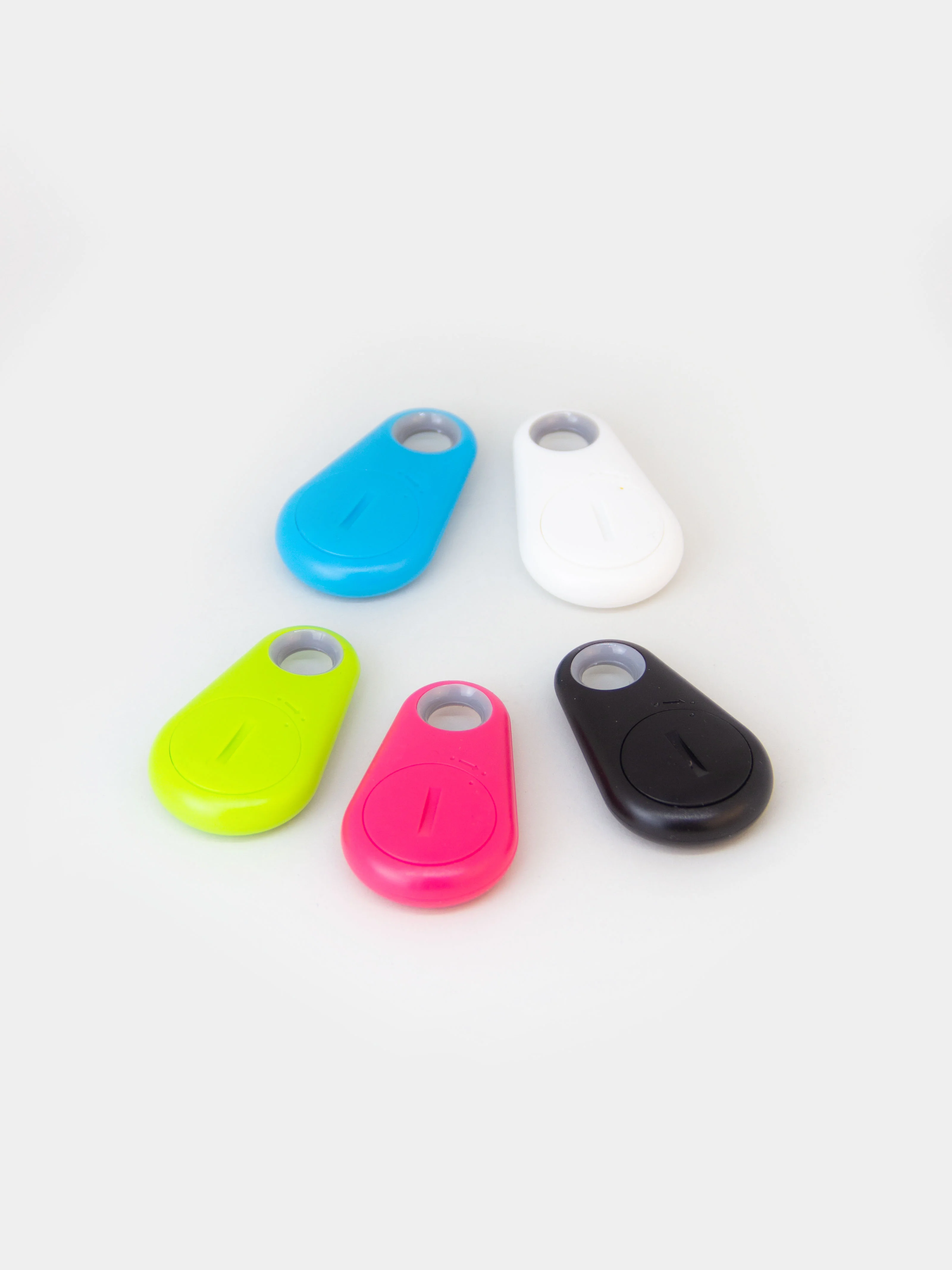 Белый bluetooth брелок для поиска ключей