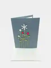 Открытка с надписями из дерева