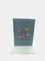 Открытка с надписями из дерева