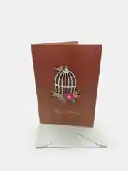Открытка с надписями из дерева