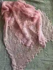 Коралловый меланж палантин-паутинка пуховый