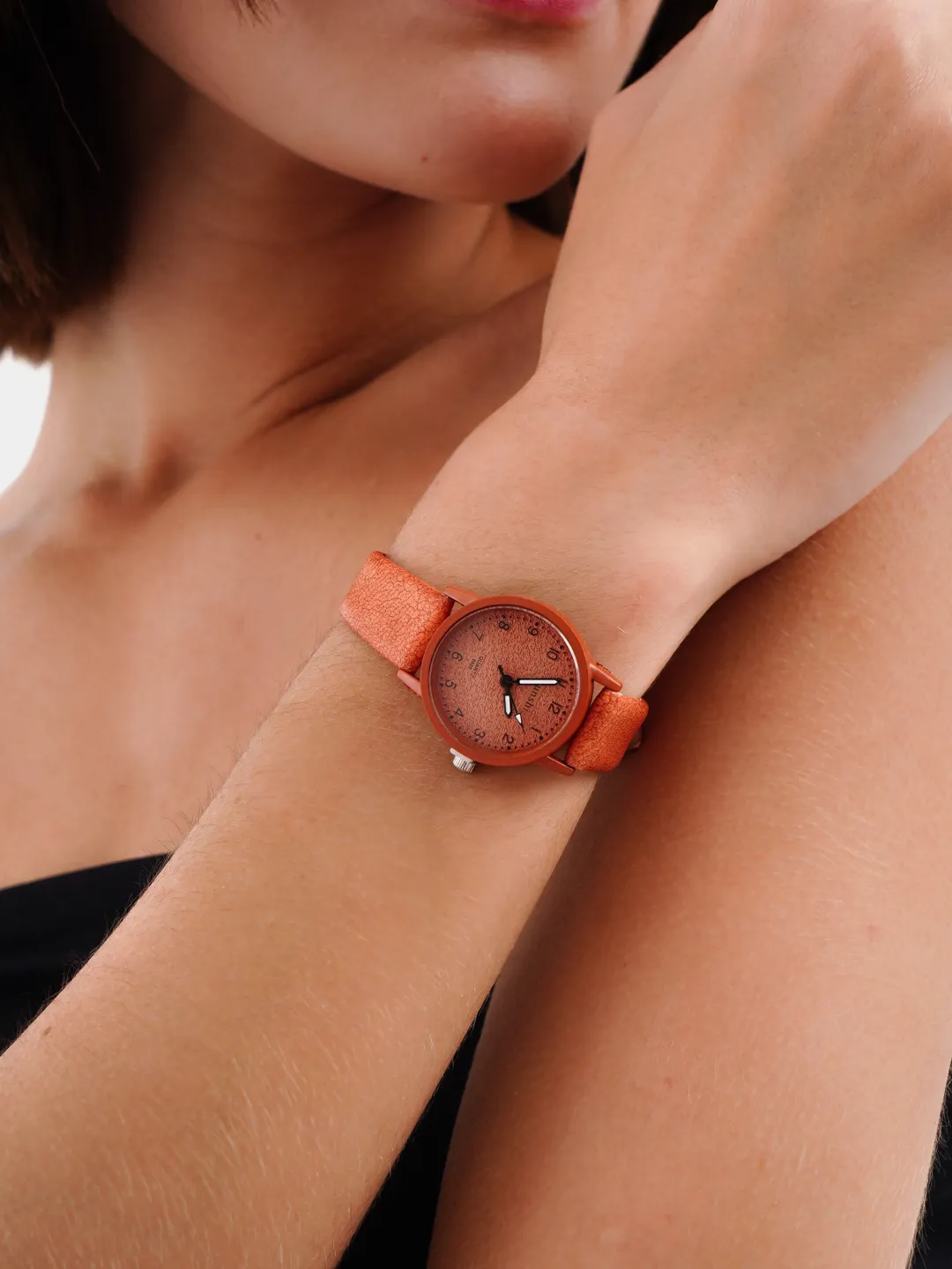 Часы наручные женские. Часы с кожаным ремешком купить по цене 429 ₽ в интернет-магазине KazanExpress