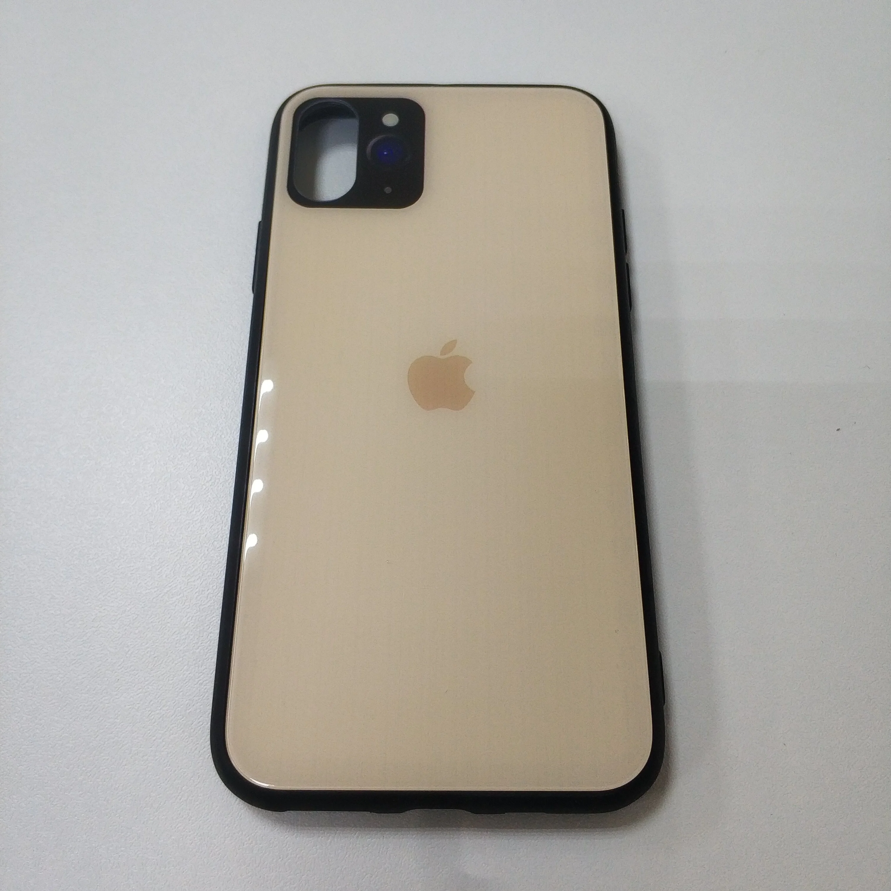 Угольный чехол на iPhone X / XS