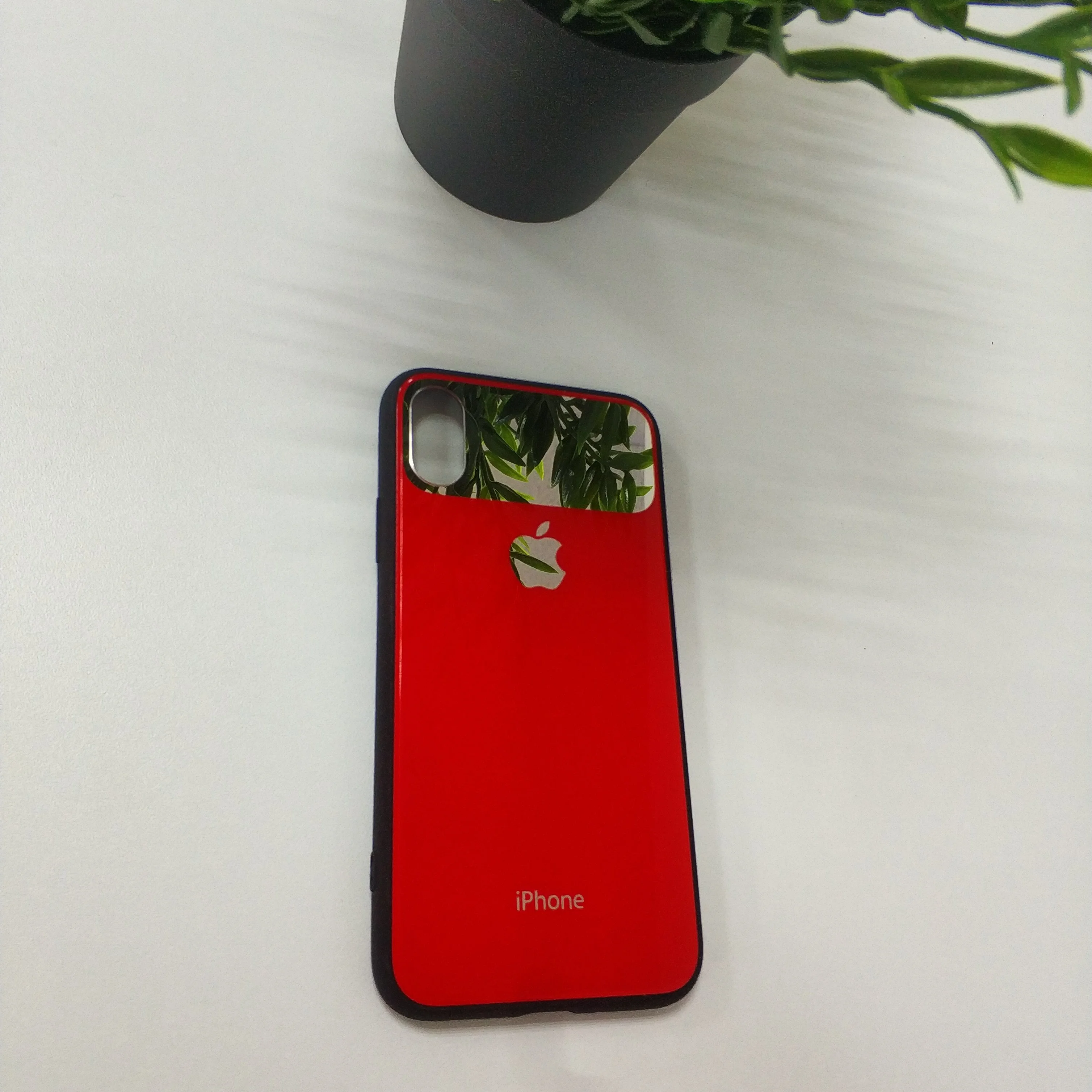 Красный чехол на iPhone X / XS