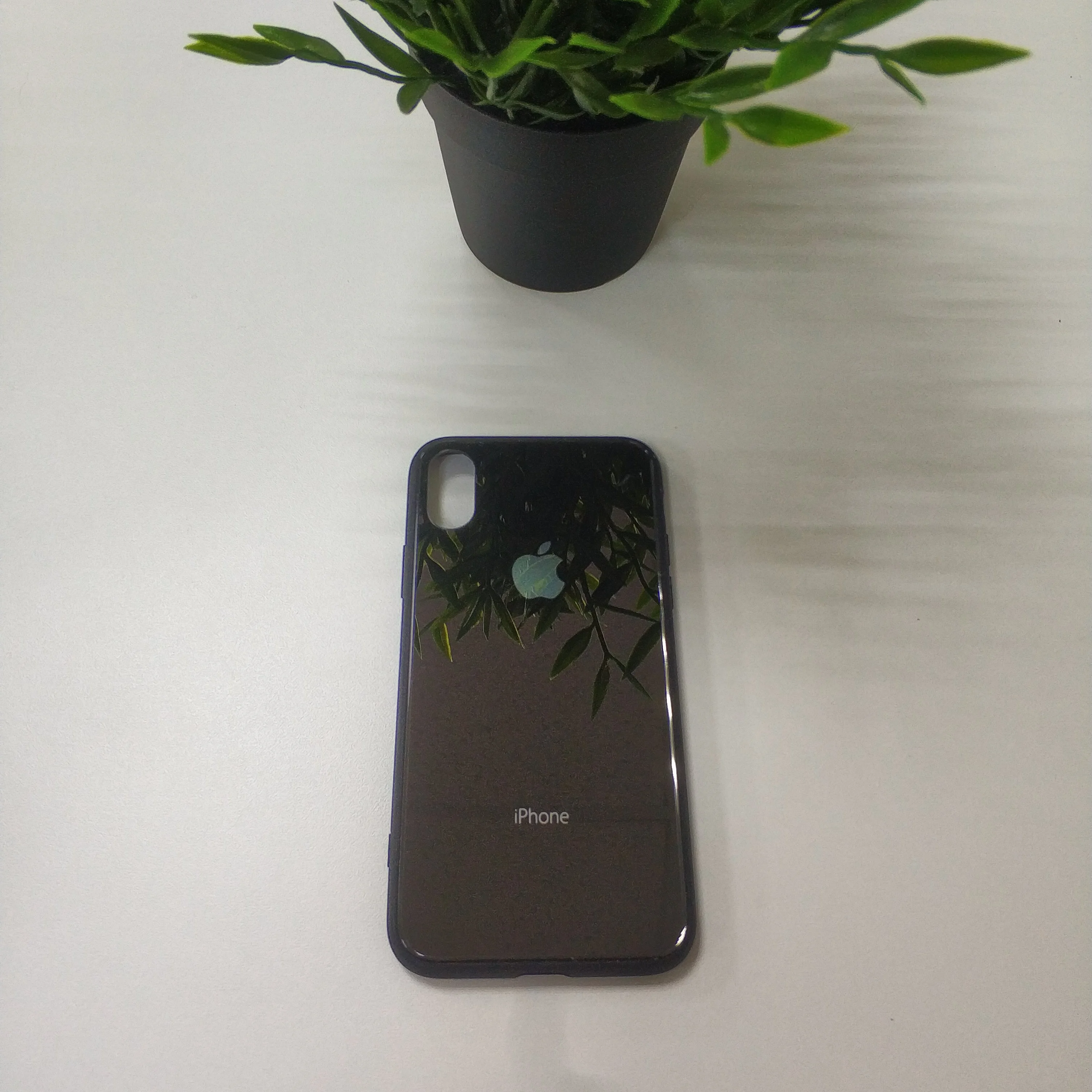 Оранжевый чехол на iPhone X / XS