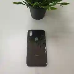 Оранжевый чехол на iPhone X / XS