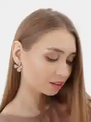 Женские серьги в виде цветка