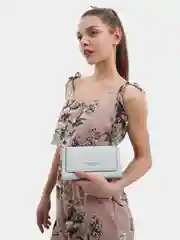 Бежевый женский кошелек с ремешком на руку