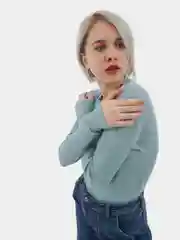 Белый свитер женский, вязаный, с круглым вырезом