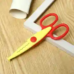 Желтый фигурные ножницы