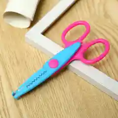Желтый фигурные ножницы