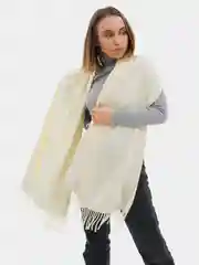Бежевый палантин однотонный, с кистями