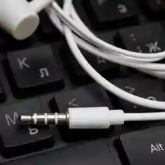 Krutoff / Наушники с микрофоном HF-Q1, белый