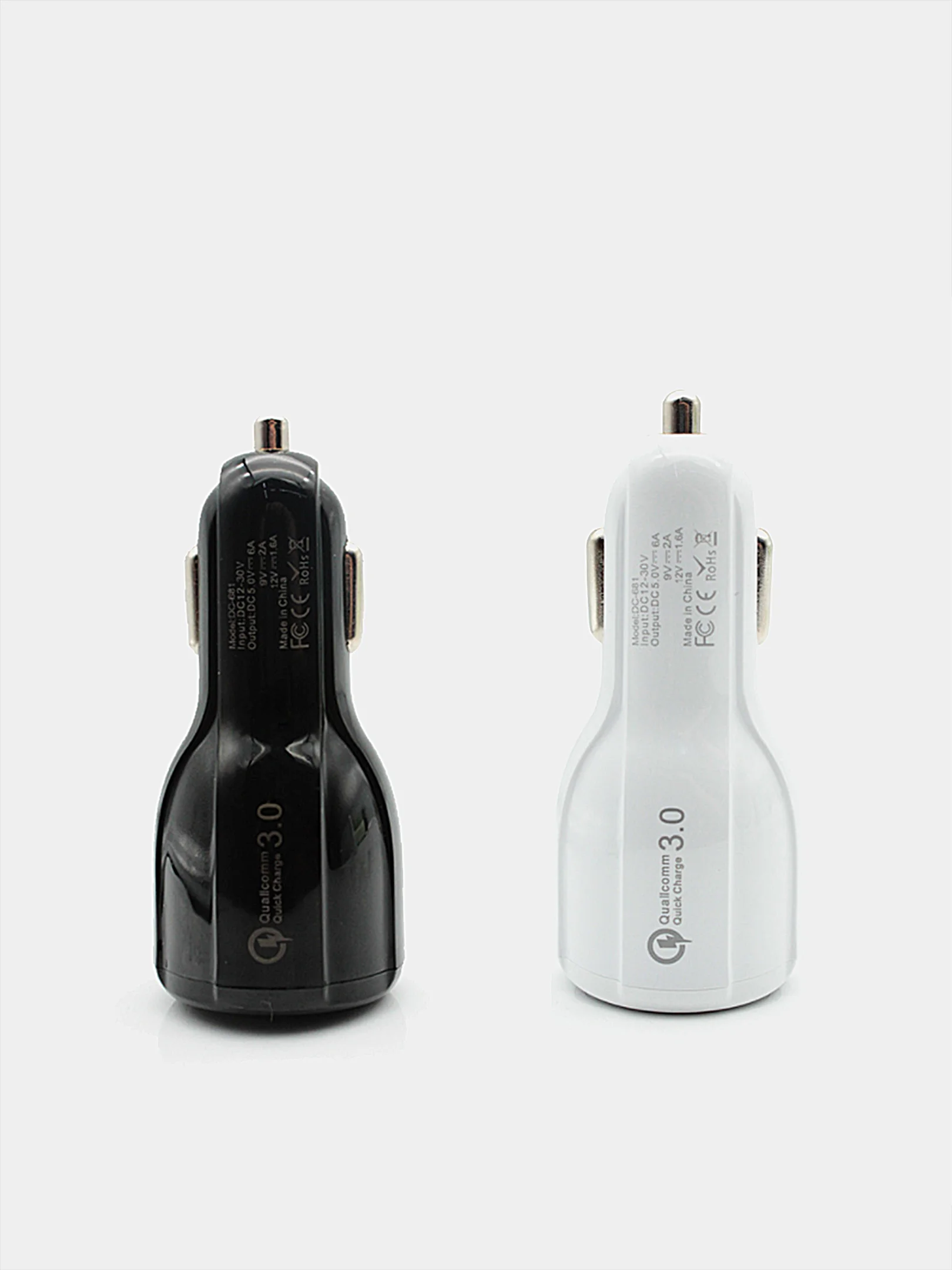 Белый автомобильное зарядное устройство на 2 USB разъема (3,0А-3,1А), Быстрая зарядка