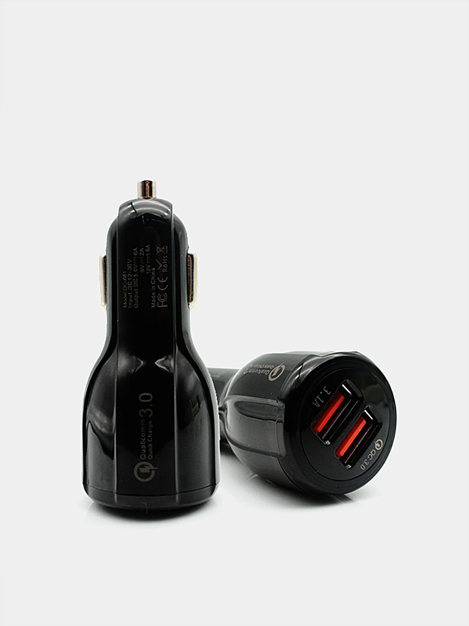 Белый автомобильное зарядное устройство на 2 USB разъема (3,0А-3,1А), Быстрая зарядка