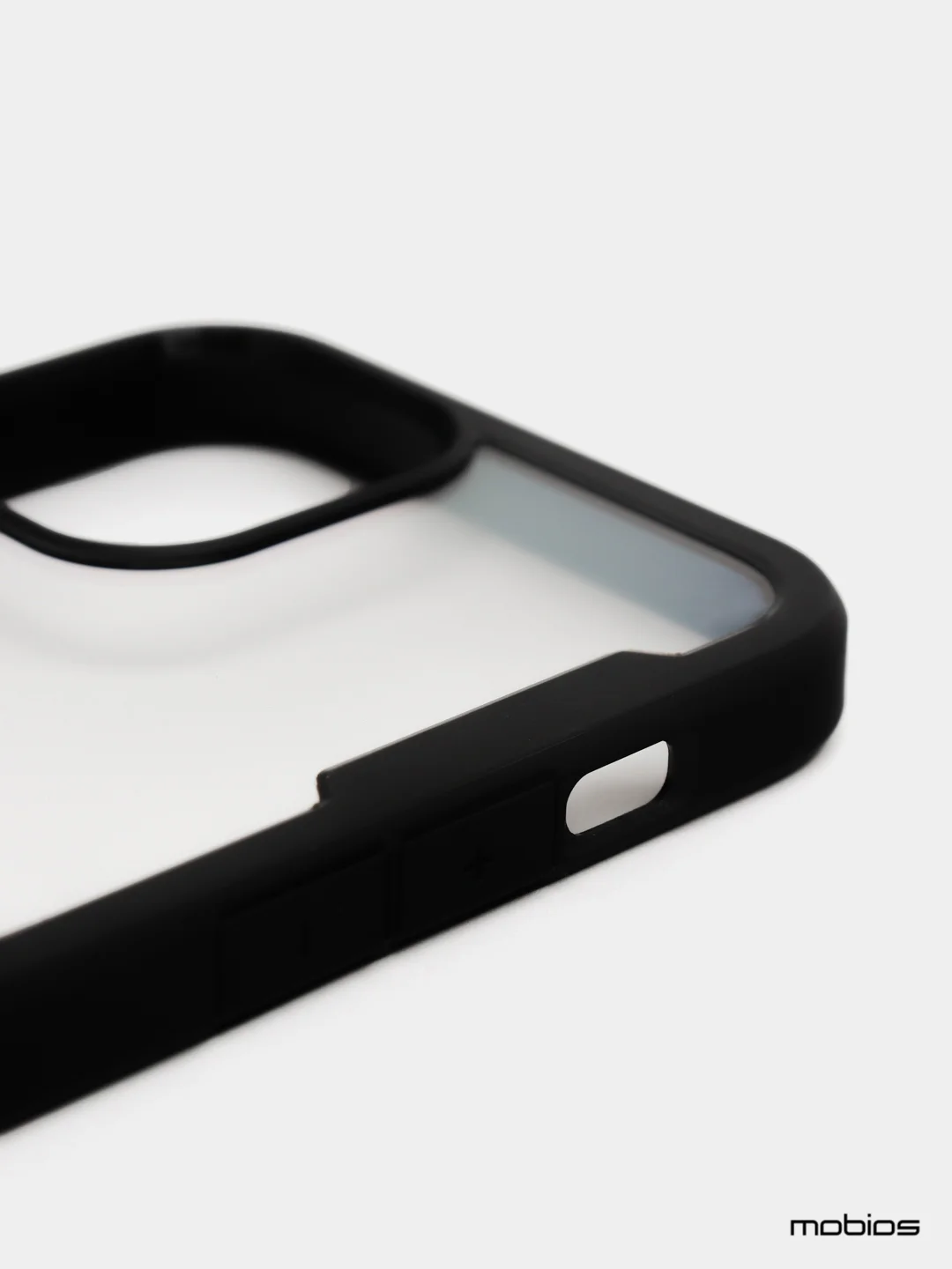 Противоударный чехол на iPhone 12 Pro Max