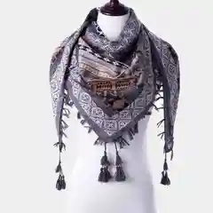 Серый платок с кисточками