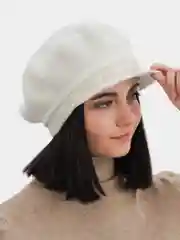 Вязанная кепка с козырьком