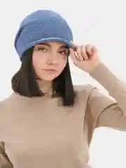 Кепка вязанная с пайеткой