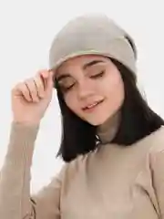 Кепка вязанная с пайеткой