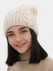 Карамельный шапка вязаная