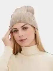 Бежевый шапка в рубчик
