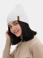 Белый тонкая шапка-бини