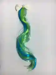 Бежевый прядь на заколке