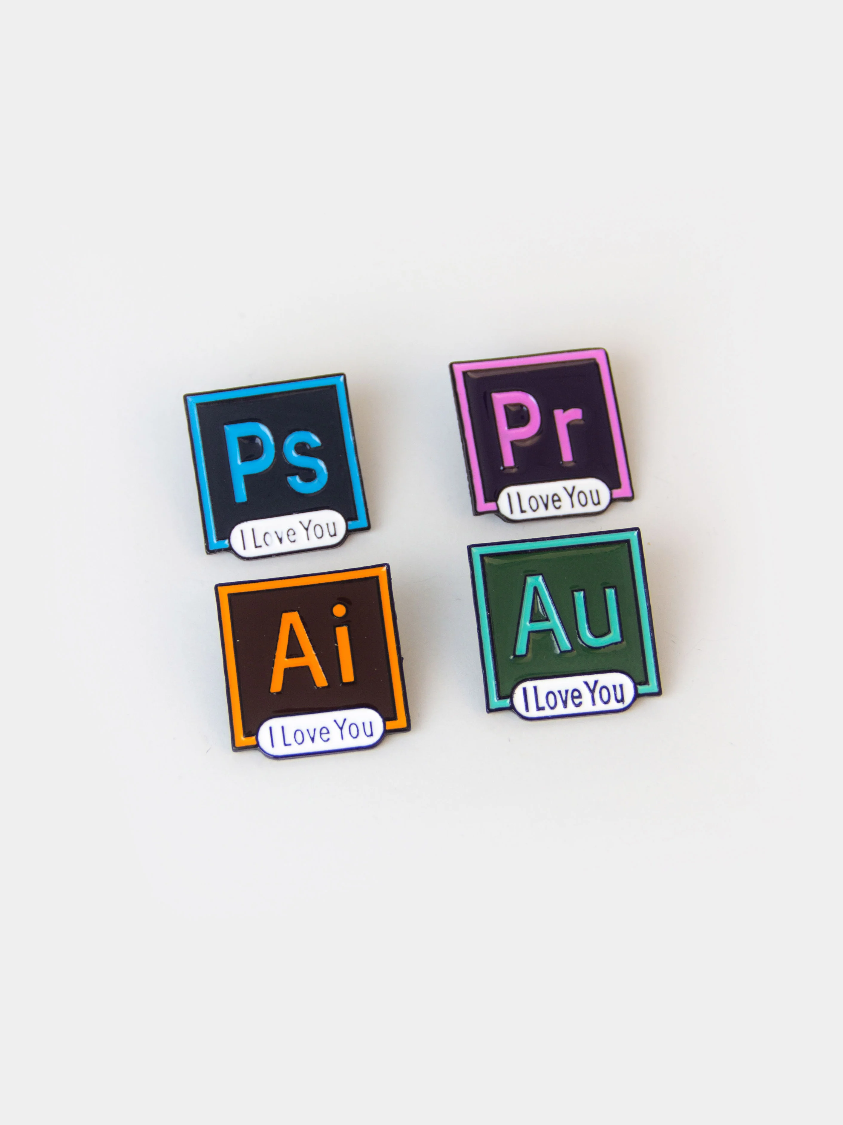 Металлический значок Adobe