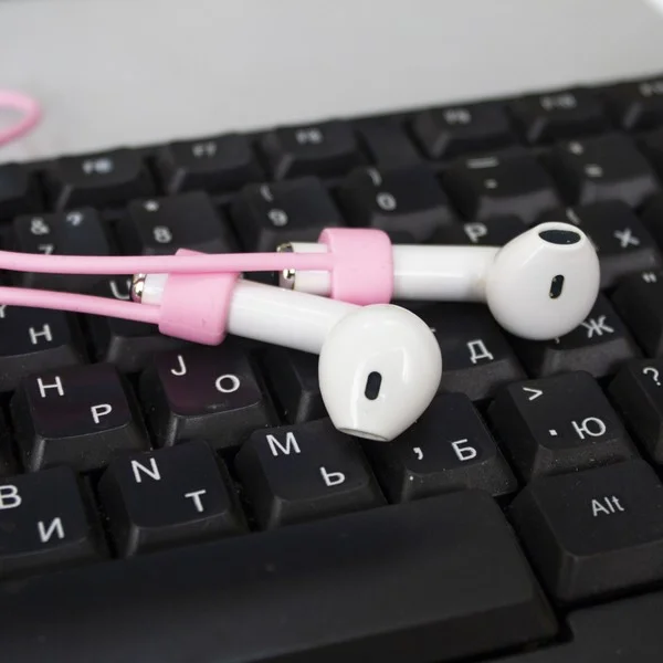 Krutoff / Силиконовый шнурок для AirPods (Эйр Подс), розовый
