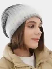 Белый шапка вязаная, градиент