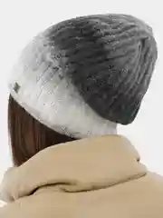 Белый шапка вязаная, градиент