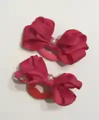Розовый бантик на резинке