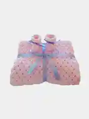 Розовый вязаный детский плед с пинетками
