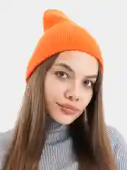 Оранжевый шапка вязаная