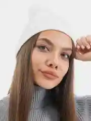 Белый шапка вязаная