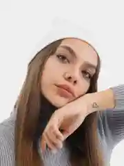 Конфетный шапка вязаная
