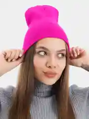 Фуксия шапка вязаная