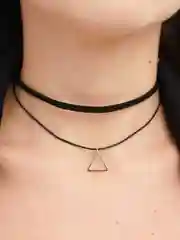 Синий чокер с подвеской на шею