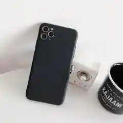 Черный силиконовый чехол с защитой камеры на iPhone 6/6s, 7/8/SE 2020, X/XS, 11