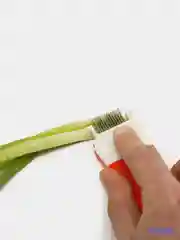 Нож для нарезки зелени, самоочищающийся
