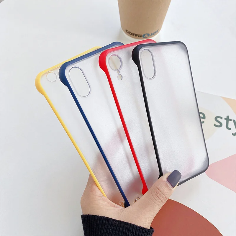 Синий прозрачный чехол на IPhone