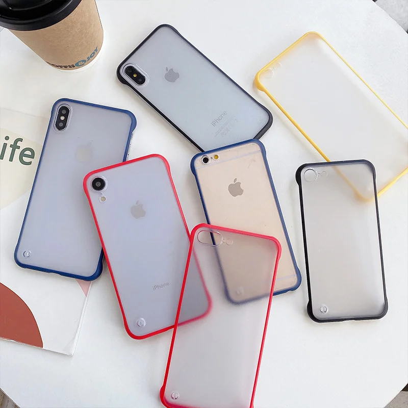 Синий прозрачный чехол на IPhone
