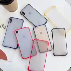 Синий прозрачный чехол на IPhone