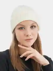 Белый шапка вязаная