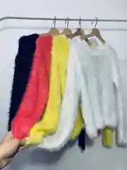 Черный свитер