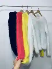 Черный свитер