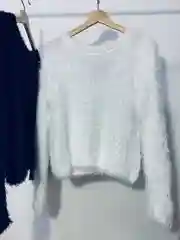 Белый свитер